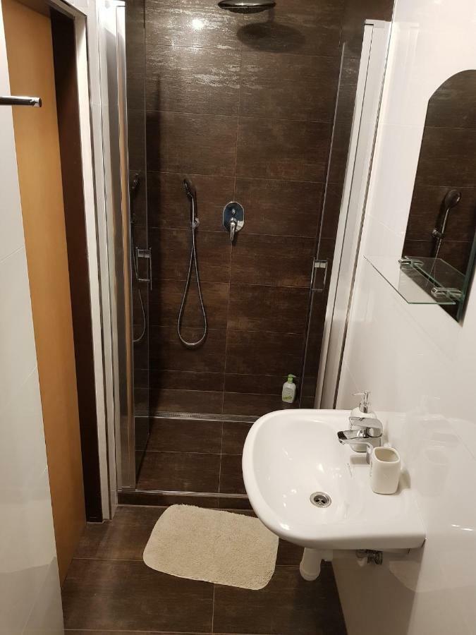 Pizzeria Alzbetka Hotel Strecno Bagian luar foto