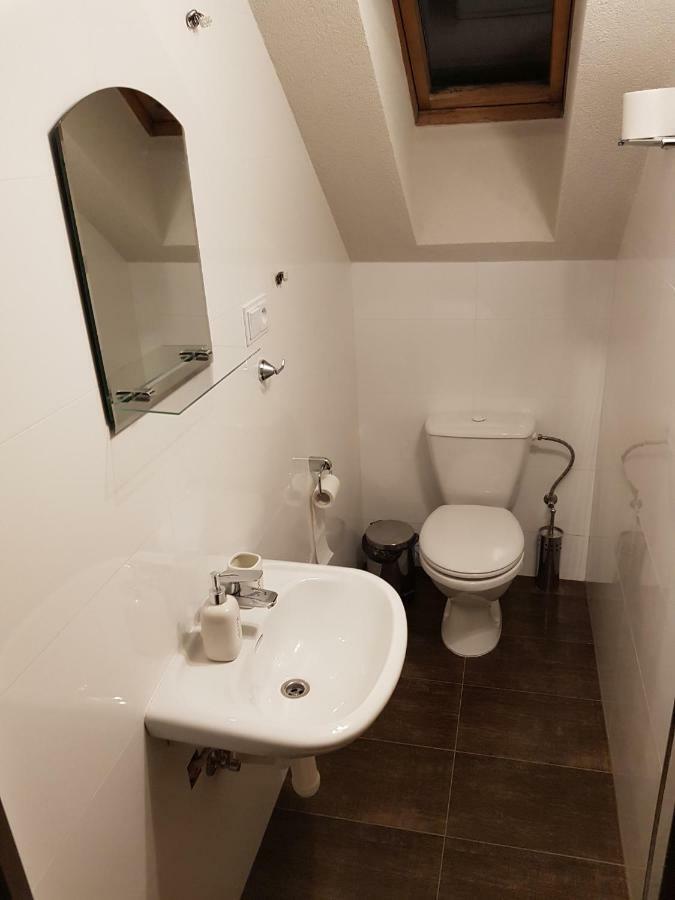 Pizzeria Alzbetka Hotel Strecno Bagian luar foto