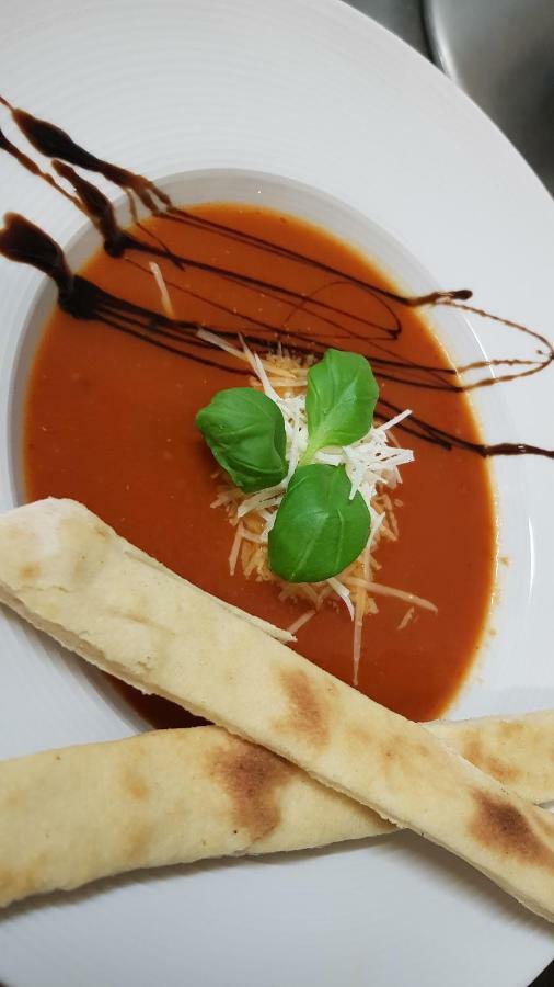Pizzeria Alzbetka Hotel Strecno Bagian luar foto