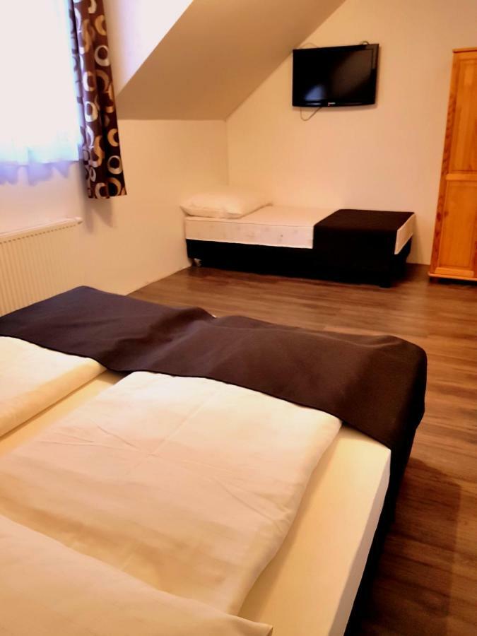 Pizzeria Alzbetka Hotel Strecno Bagian luar foto