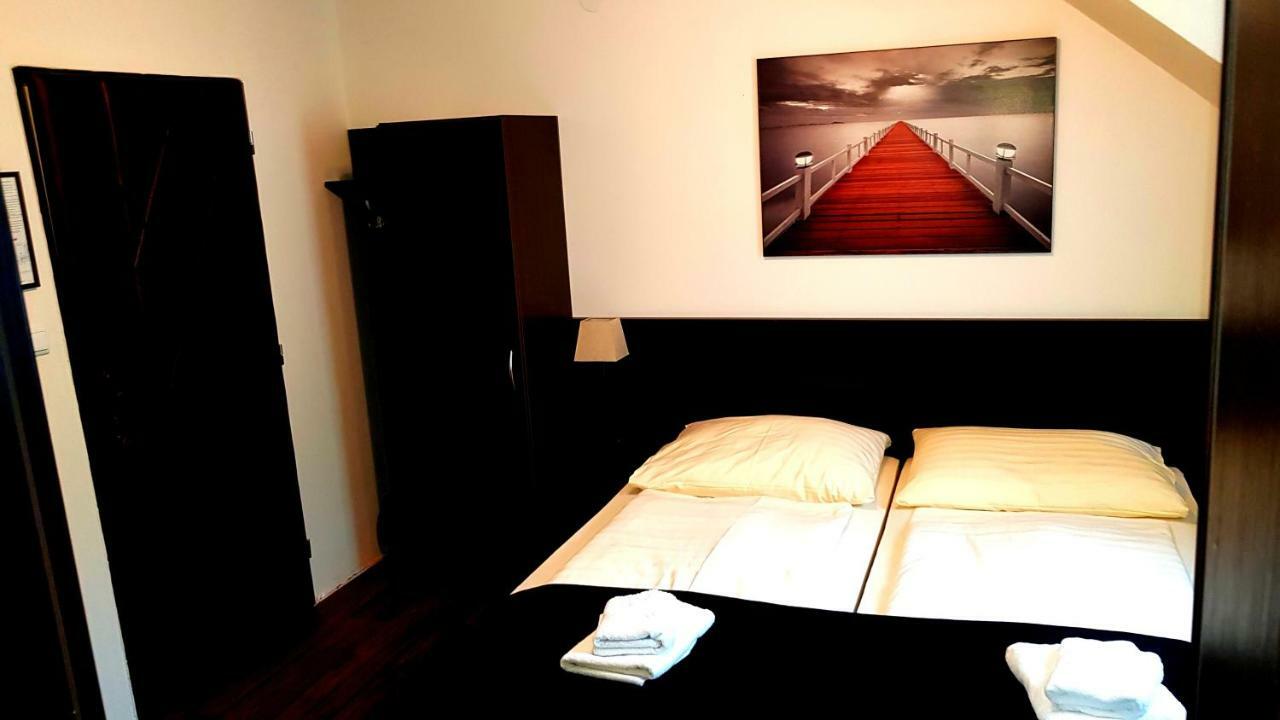 Pizzeria Alzbetka Hotel Strecno Bagian luar foto