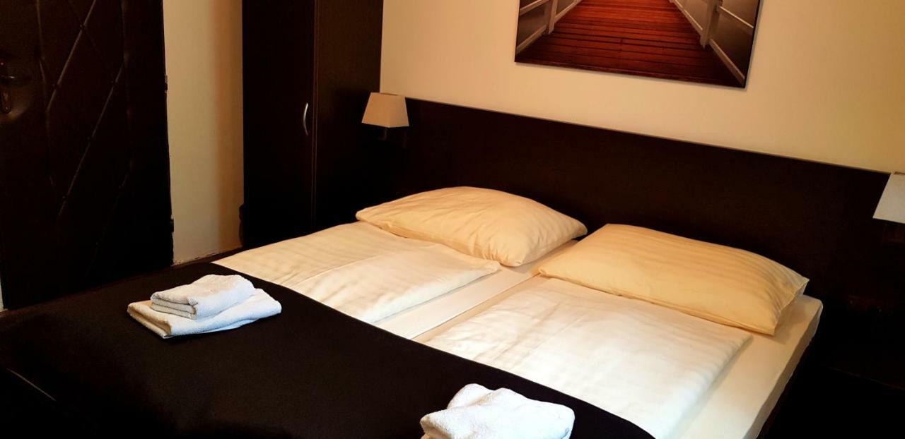 Pizzeria Alzbetka Hotel Strecno Bagian luar foto
