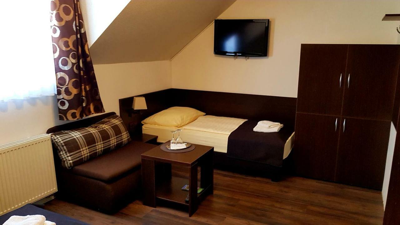 Pizzeria Alzbetka Hotel Strecno Bagian luar foto