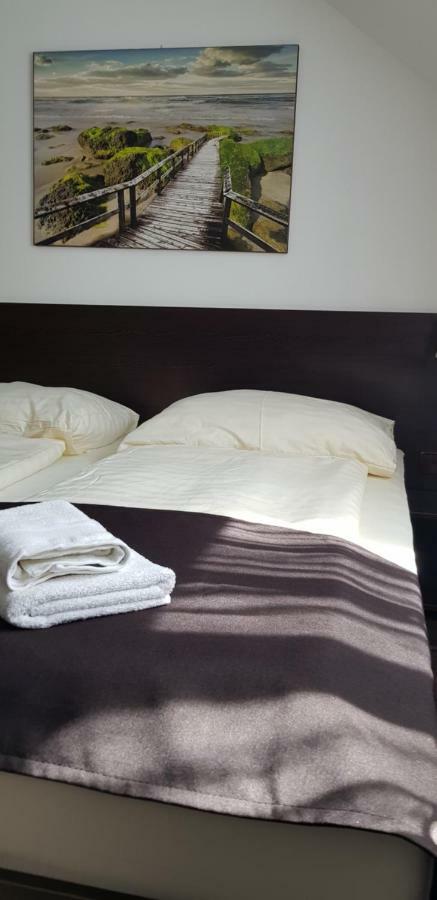 Pizzeria Alzbetka Hotel Strecno Bagian luar foto